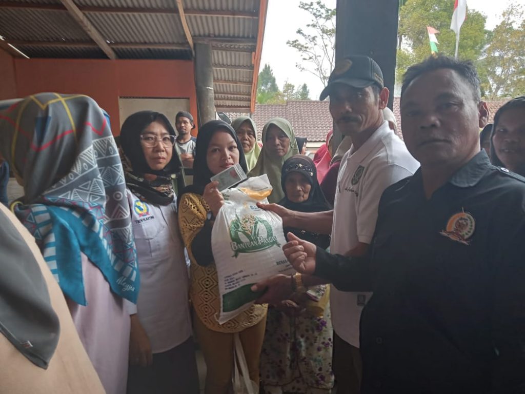 Hadir Di Saat Beras Mahal Bantuan Pangan Cbp Disyukuri Warga Desa