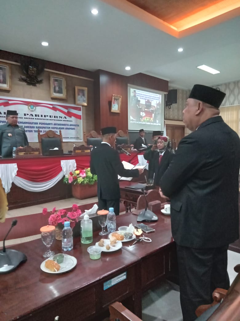 Gantikan Syafrilis Aniza Ucapkan Sumpah Janji Sebagai Paw Anggota Dprd Anambas Mandala Pos